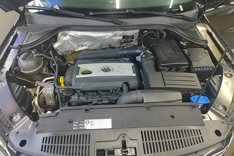Used Volkswagen Tiguan 2015 1.8TSI Automatic Two-Wheel Drive Trend Edition Engine Bay