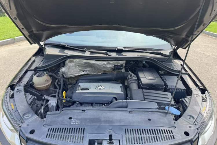 Used Volkswagen Tiguan 2015 1.8TSI Automatic Two-Wheel Drive Trend Edition Engine Bay