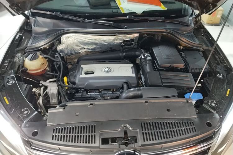Used Volkswagen Tiguan 2015 1.8TSI Automatic All-Wheel-Drive Luxury Model Engine Bay
