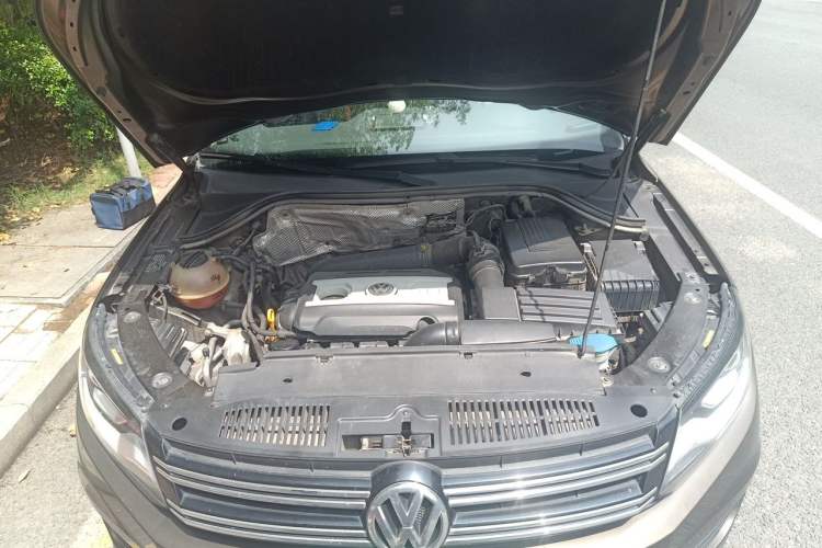 Used Volkswagen Tiguan 2015 1.8TSI Automatic Two-Wheel Drive Trend Edition Engine Bay