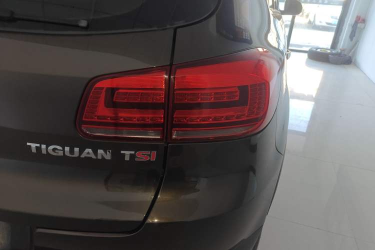Used Volkswagen Tiguan 2015 1.8TSI Automatic Two-Wheel Drive Luxury Model Exterior 3
