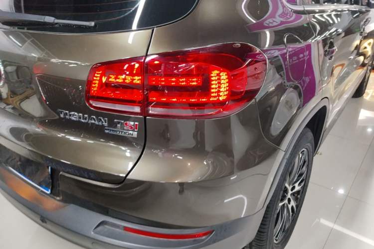 Used Volkswagen Tiguan 2015 1.8TSI Automatic All-Wheel-Drive Luxury Model Exterior 3