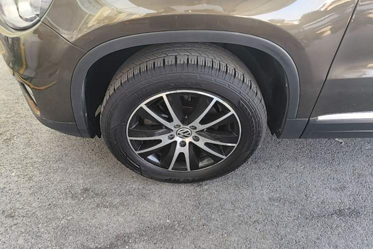 Used Volkswagen Tiguan 2015 1.8TSI Automatic Two-Wheel Drive Luxury Model Exterior 4