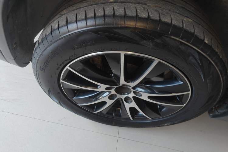 Used Volkswagen Tiguan 2015 1.8TSI Automatic Two-Wheel Drive Luxury Model Exterior 4