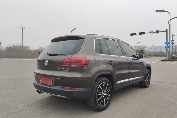Used Volkswagen Tiguan 2015 2.0 TSI Automatic All-Wheel Drive Flagship Edition Exterior 5