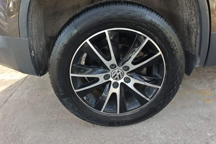 Used Volkswagen Tiguan 2015 1.8TSI Automatic Two-Wheel Drive Luxury Model Exterior 5