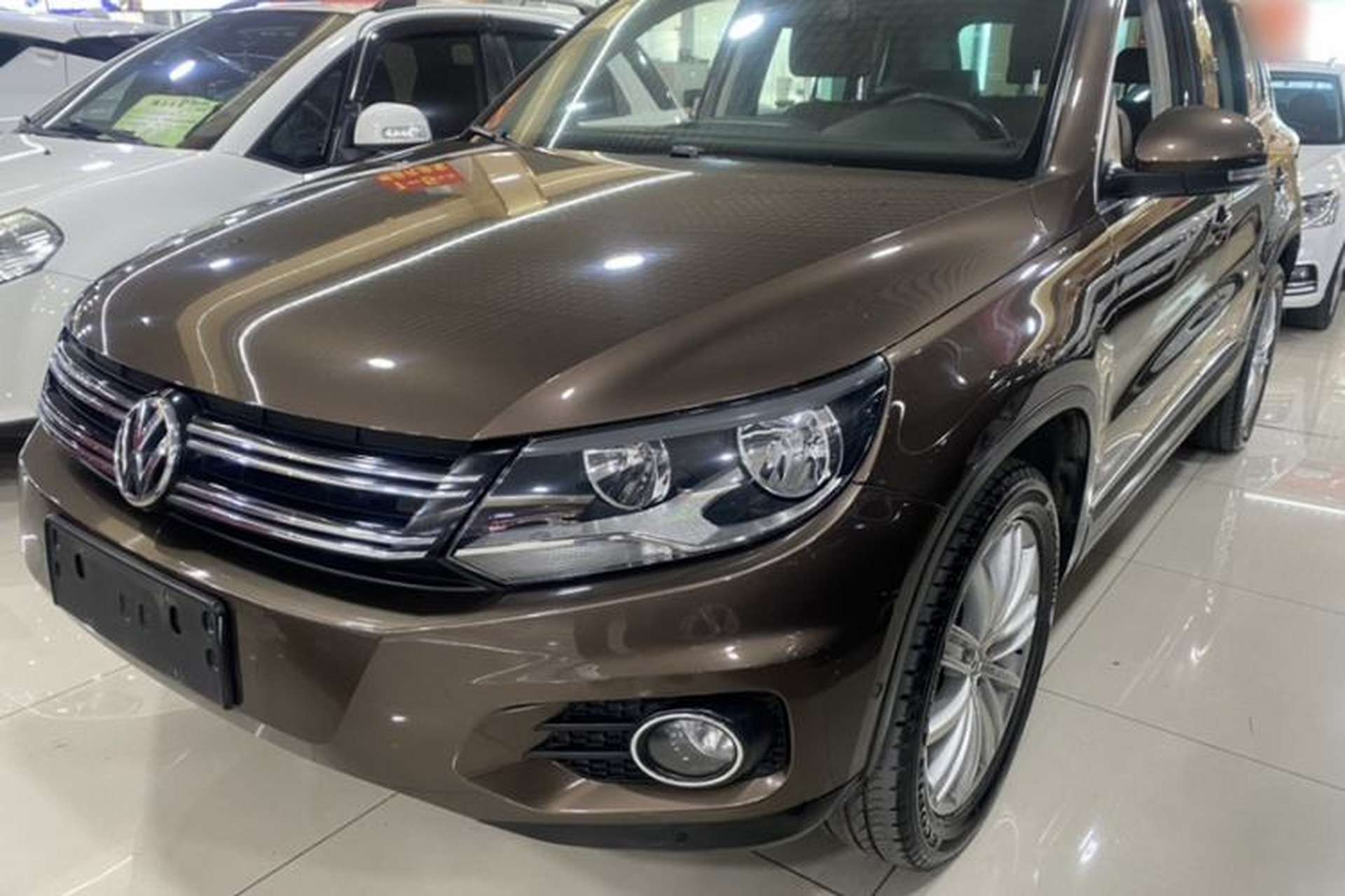 Used Volkswagen Tiguan 2015 2.0 TSI Comfort Edition Front Left 45 Deg