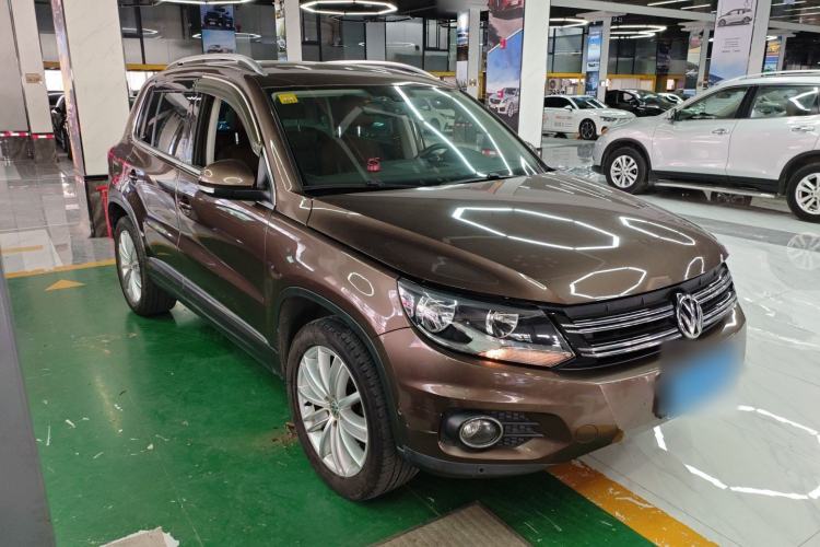 Used Volkswagen Tiguan 2015 2.0 TSI Comfort Edition Front Right 45 Deg
