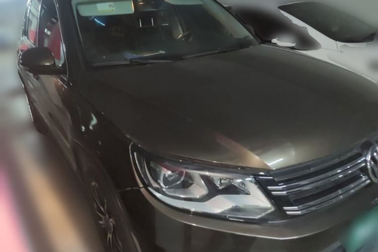 Used Volkswagen Tiguan 2015 1.8TSI Automatic Two-Wheel Drive Luxury Model Front Right 45 Deg
