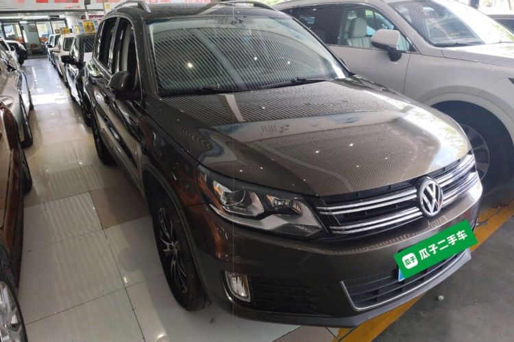 Used Volkswagen Tiguan 2015 2.0 TSI Automatic All-Wheel Drive Luxury Edition Front Right 45 Deg