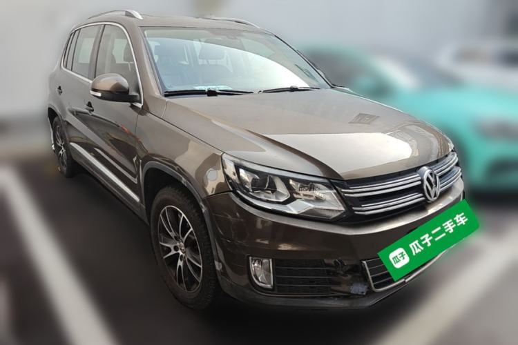 Used Volkswagen Tiguan 2015 1.8TSI Automatic All-Wheel-Drive Luxury Model Front Right 45 Deg