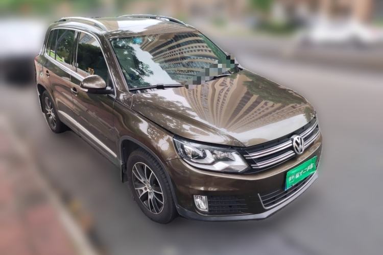 Used Volkswagen Tiguan 2015 1.8TSI Automatic All-Wheel Drive Comfort Edition Front Right 45 Deg