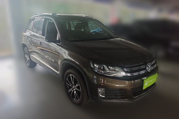 Used Volkswagen Tiguan 2015 1.8TSI Automatic Two-Wheel Drive Luxury Model Front Right 45 Deg
