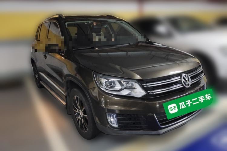 Used Volkswagen Tiguan 2015 2.0 TSI Automatic All-Wheel Drive Luxury Edition Front Right 45 Deg