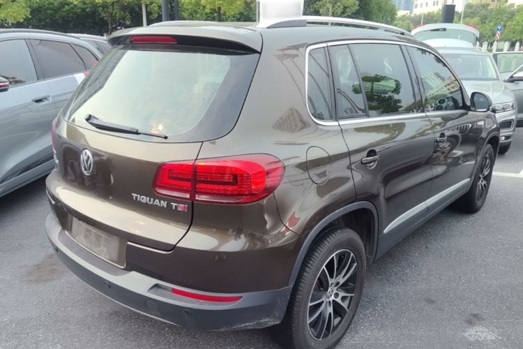 Used Volkswagen Tiguan 2015 1.8TSI Automatic Two-Wheel Drive Luxury Model Front Right 45 Deg