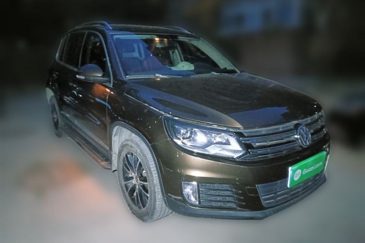 Used Volkswagen Tiguan 2015 1.8TSI Automatic Two-Wheel Drive Luxury Model Front Right 45 Deg