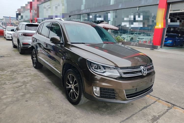 Used Volkswagen Tiguan 2015 2.0 TSI Automatic All-Wheel Drive Luxury Edition Front Right 45 Deg