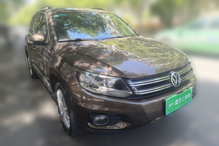 Used Volkswagen Tiguan 2015 2.0 TSI Comfort Edition Front Right 45 Deg
