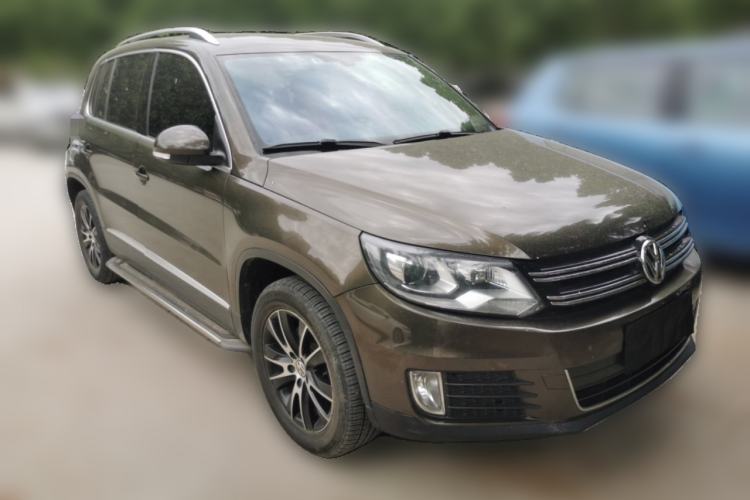 Used Volkswagen Tiguan 2015 1.8TSI Automatic All-Wheel-Drive Luxury Model Front Right 45 Deg