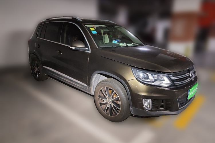 Used Volkswagen Tiguan 2015 1.8TSI Automatic Two-Wheel Drive Luxury Model Front Right 45 Deg