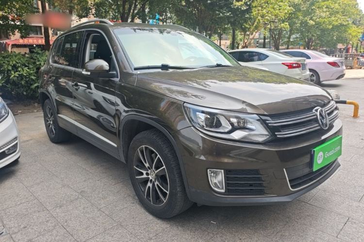 Used Volkswagen Tiguan 2015 2.0 TSI Automatic All-Wheel Drive Luxury Edition Front Right 45 Deg