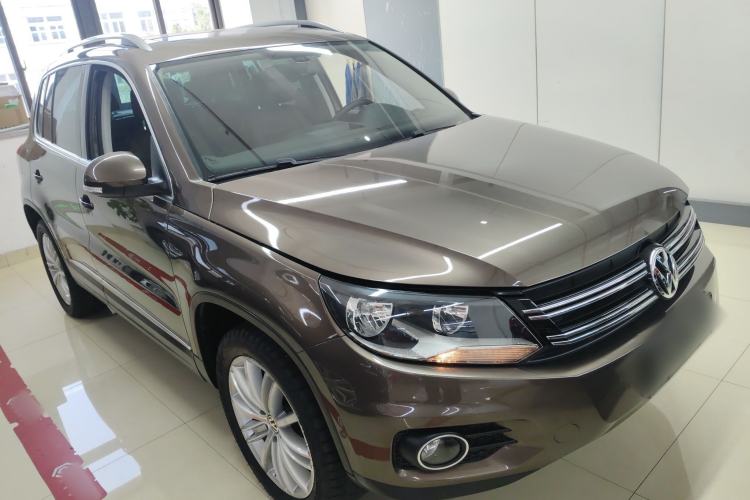 Used Volkswagen Tiguan 2015 2.0 TSI Comfort Edition Front Right 45 Deg
