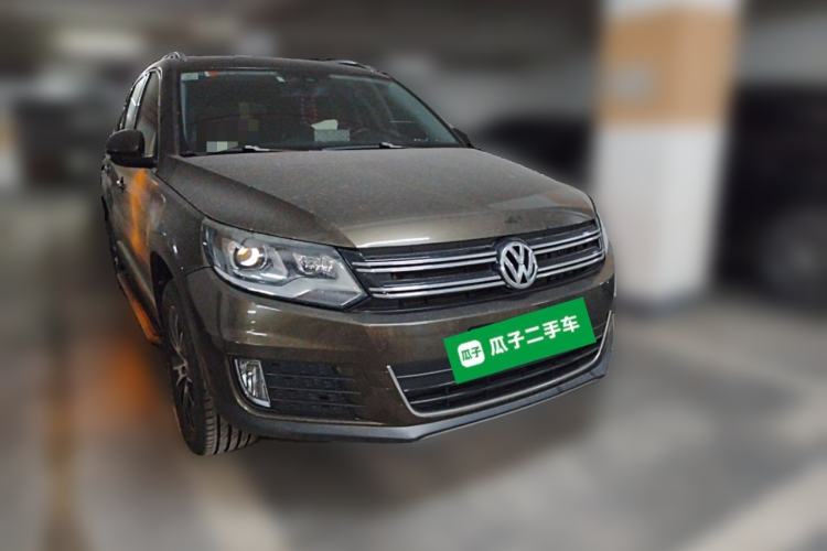 Used Volkswagen Tiguan 2015 1.8TSI Automatic Two-Wheel Drive Luxury Model Front Right 45 Deg
