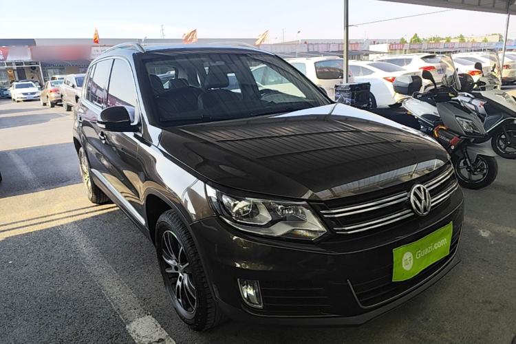 Used Volkswagen Tiguan 2015 1.8TSI Automatic Two-Wheel Drive Luxury Model Front Right 45 Deg