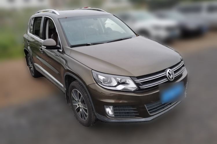 Used Volkswagen Tiguan 2015 1.8TSI Automatic Two-Wheel Drive Luxury Model Front Right 45 Deg