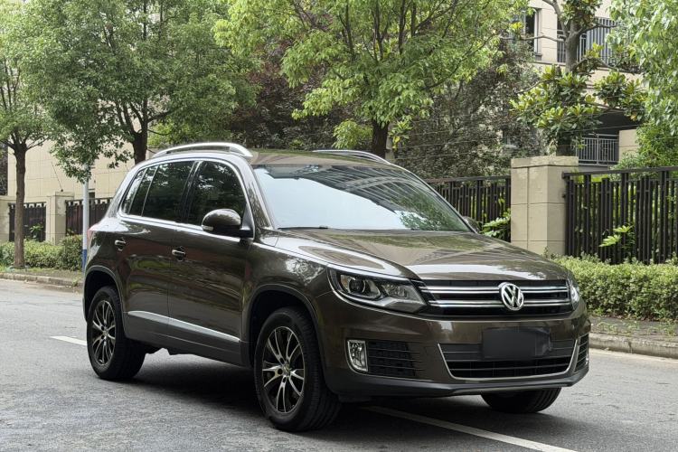 Used Volkswagen Tiguan 2015 1.8TSI Automatic Two-Wheel Drive Luxury Model Front Right 45 Deg