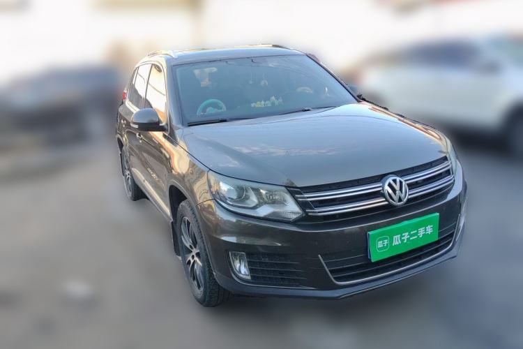 Used Volkswagen Tiguan 2015 1.8TSI Automatic All-Wheel-Drive Luxury Model Front Right 45 Deg
