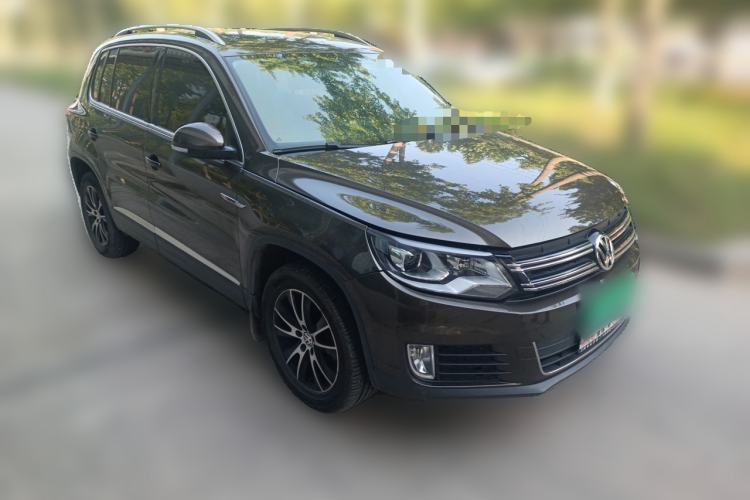 Used Volkswagen Tiguan 2015 1.8TSI Automatic All-Wheel-Drive Luxury Model Front Right 45 Deg