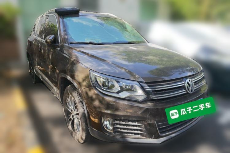 Used Volkswagen Tiguan 2015 1.8TSI Automatic Two-Wheel Drive Luxury Model Front Right 45 Deg