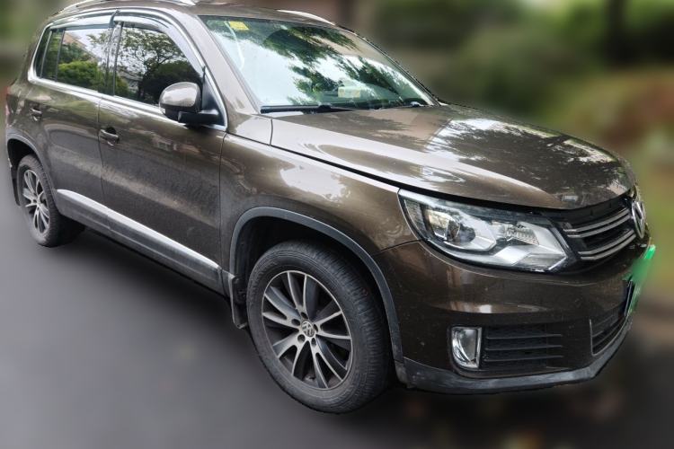 Used Volkswagen Tiguan 2015 1.8TSI Automatic Two-Wheel Drive Luxury Model Front Right 45 Deg