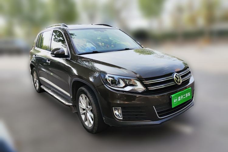 Used Volkswagen Tiguan 2015 1.8TSI Automatic All-Wheel Drive Comfort Edition Front Right 45 Deg