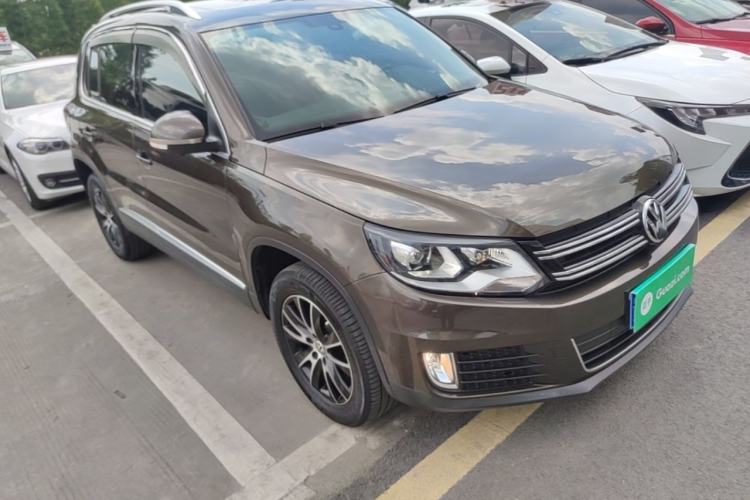 Used Volkswagen Tiguan 2015 1.8TSI Automatic Two-Wheel Drive Luxury Model Front Right 45 Deg