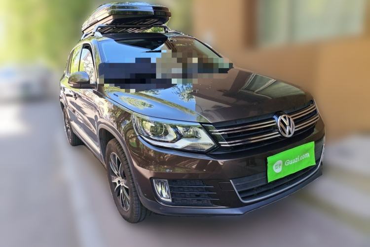 Used Volkswagen Tiguan 2015 2.0 TSI Automatic All-Wheel Drive Luxury Edition Front Right 45 Deg