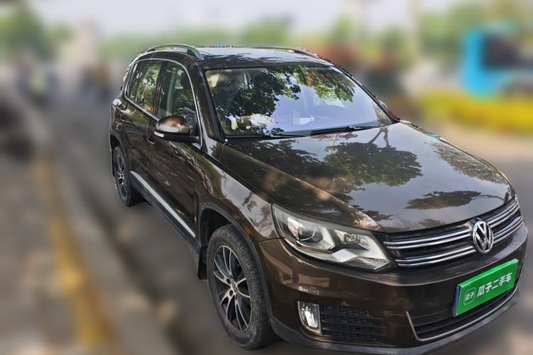 Used Volkswagen Tiguan 2015 1.8TSI Automatic Two-Wheel Drive Luxury Model Front Right 45 Deg