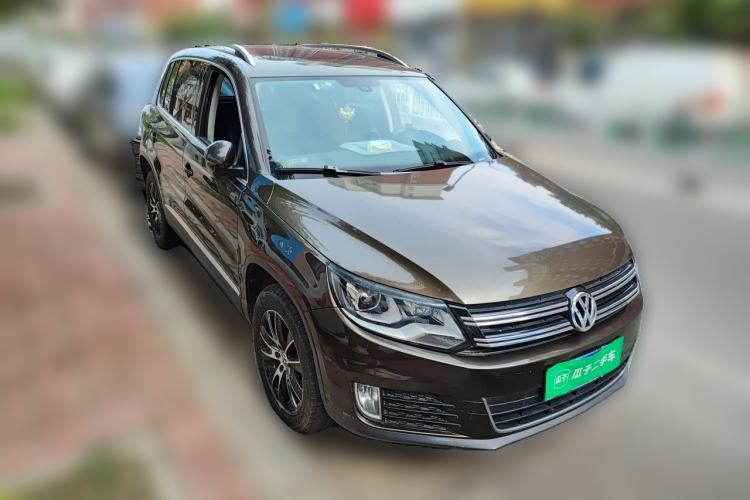 Used Volkswagen Tiguan 2015 1.8TSI Automatic Two-Wheel Drive Luxury Model Front Right 45 Deg