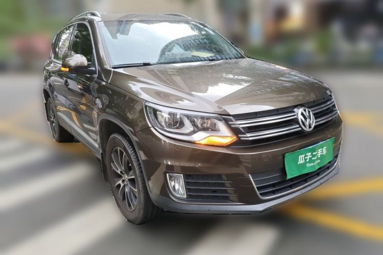 Used Volkswagen Tiguan 2015 1.8TSI Automatic Two-Wheel Drive Luxury Model Front Right 45 Deg