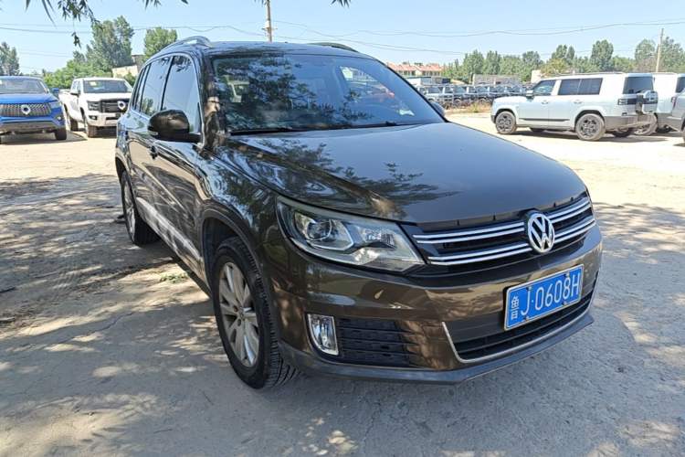 Used Volkswagen Tiguan 2015 1.8TSI Automatic Two-Wheel Drive Luxury Model Front Right 45 Deg