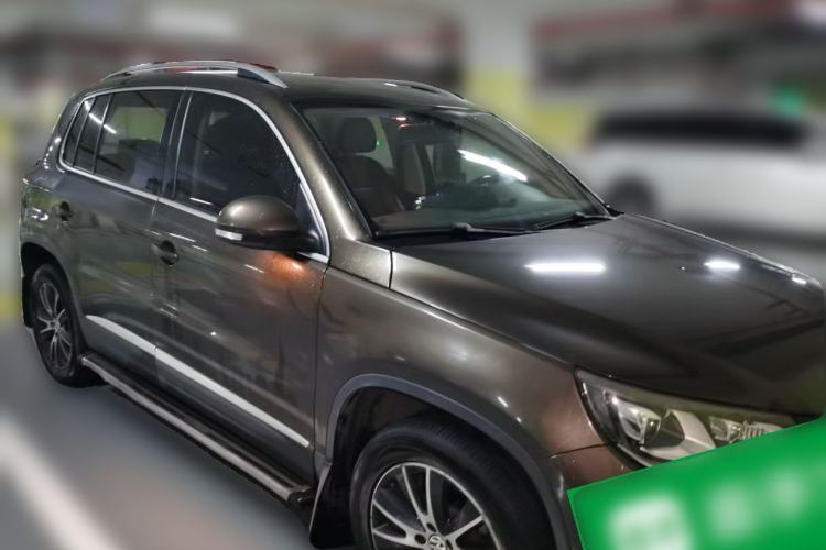 Used Volkswagen Tiguan 2015 1.8TSI Automatic Two-Wheel Drive Luxury Model Front Right 45 Deg