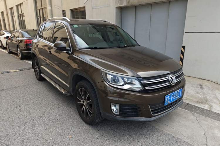 Used Volkswagen Tiguan 2015 1.8TSI Automatic Two-Wheel Drive Luxury Model Front Right 45 Deg