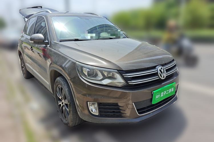 Used Volkswagen Tiguan 2015 1.8TSI Automatic Two-Wheel Drive Luxury Model Front Right 45 Deg