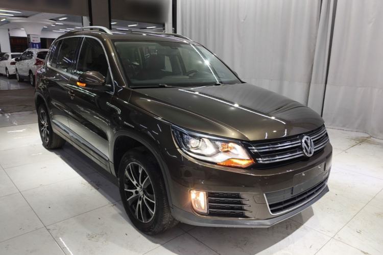 Used Volkswagen Tiguan 2015 1.8TSI Automatic Two-Wheel Drive Luxury Model Front Right 45 Deg
