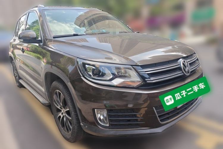 Used Volkswagen Tiguan 2015 1.8TSI Automatic Two-Wheel Drive Luxury Model Front Right 45 Deg