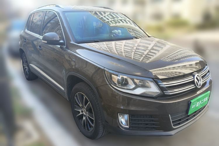 Used Volkswagen Tiguan 2015 1.8TSI Automatic Two-Wheel Drive Luxury Model Front Right 45 Deg