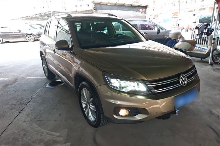 Used Volkswagen Tiguan 2015 2.0 TSI Comfort Edition Front Right 45 Deg