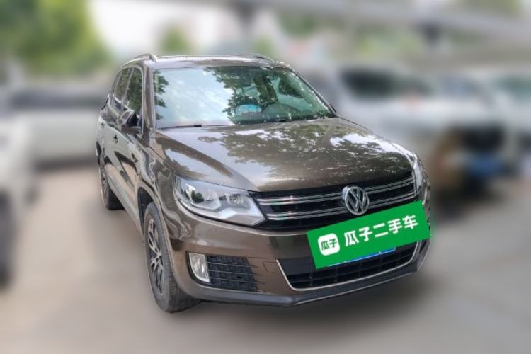 Used Volkswagen Tiguan 2015 1.8TSI Automatic All-Wheel-Drive Luxury Model Front Right 45 Deg
