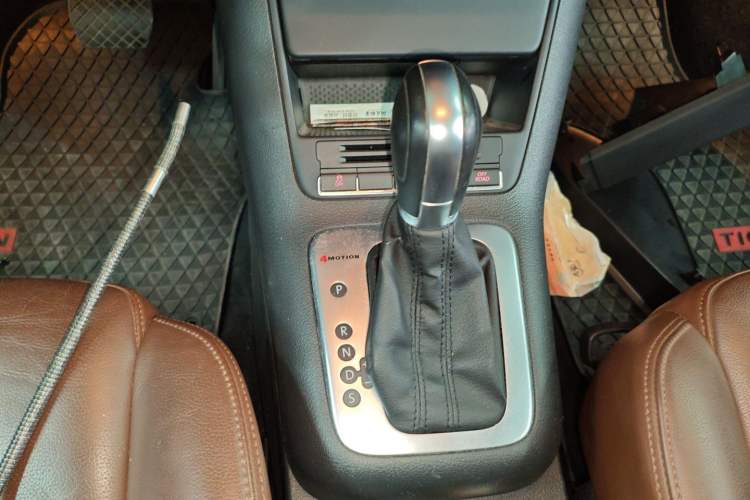 Used Volkswagen Tiguan 2015 2.0 TSI Comfort Edition Gear Lever
